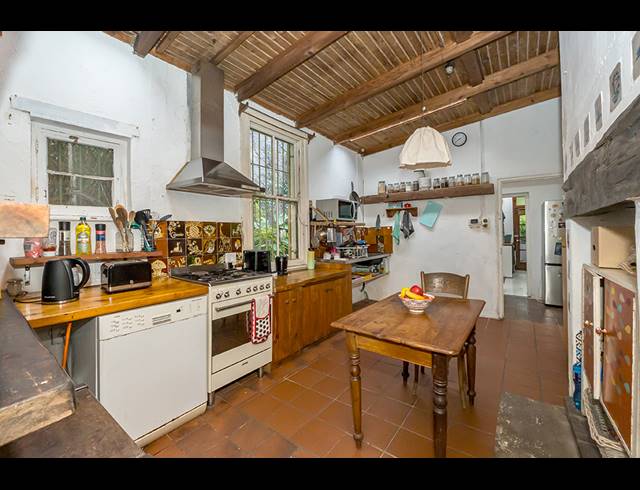 3 BEDROOM FREESTANDING TO LET IN ST JAMES